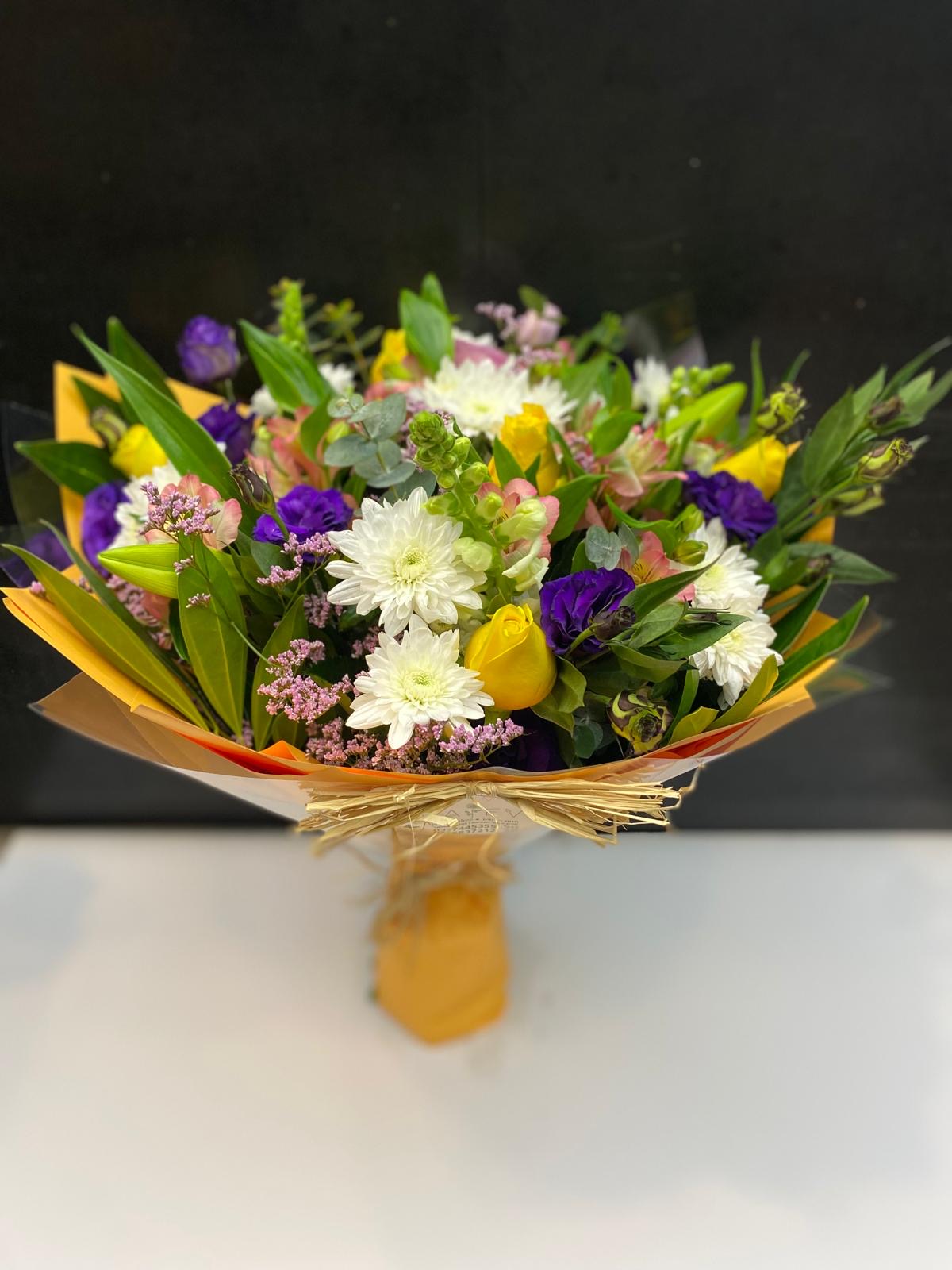 זר שמח בצבעים חיים